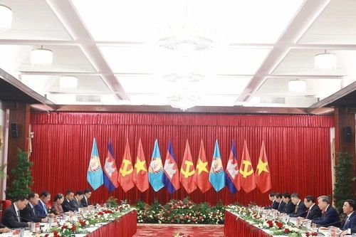 Bộ Chính trị ĐCS Việt Nam và Ban Thường vụ Đảng Nhân dân Campuchia gặp cấp cao