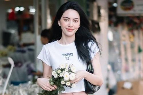 Ngỡ ngàng trước đôi chân gầy tong teo của mỹ nhân đẹp nhất Thái Lan