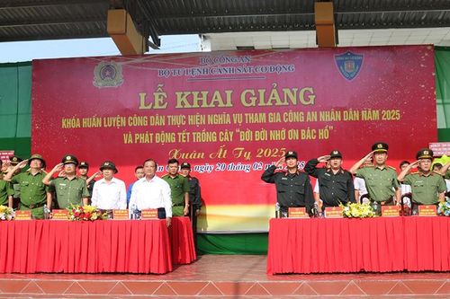 Huấn luyện công dân thực hiện nghĩa vụ tham gia Công an nhân dân