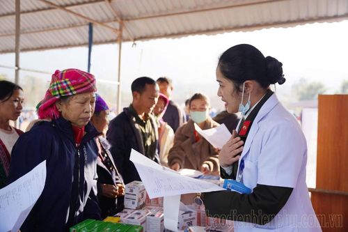 Những thầy thuốc trong sắc phục công an