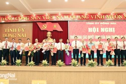 Thực hiện đầy đủ công tác bàn giao, tiếp nhận tổ chức Đảng, đảng viên