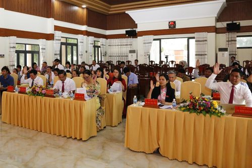 HĐND huyện Khánh Sơn: Thông qua các nghị quyết về sắp xếp, tinh gọn các cơ quan chuyên môn thuộc UBND huyện