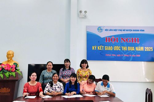 Hội Liên hiệp Phụ nữ huyện Khánh Vĩnh ký kết giao ước thi đua năm 2025
