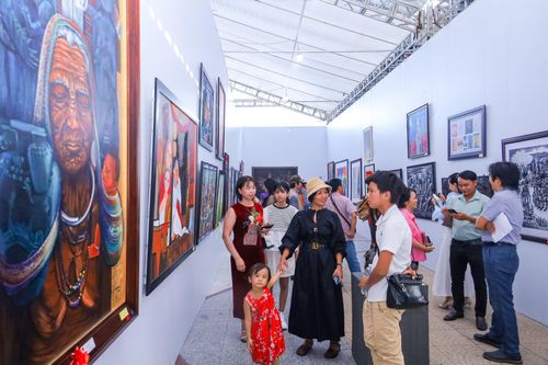 Phát triển văn học nghệ thuật trong thời kỳ mới
