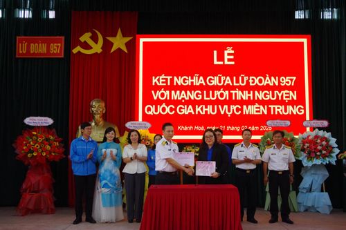 Lữ đoàn 957, Vùng 4 Hải quân và Mạng lưới tình nguyện Quốc gia khu vực miền Trung: Ký kết biên bản giao lưu kết nghĩa
