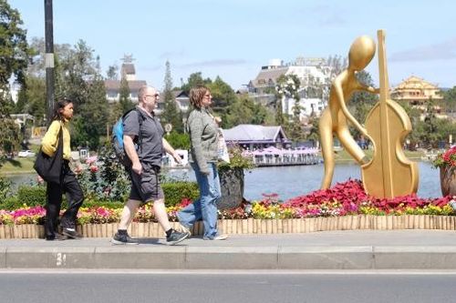 DU LỊCH TẾT TĂNG TRƯỞNG VƯỢT BẬC: Tín hiệu vui cho ngành kinh tế mũi nhọn