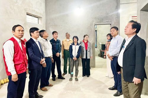 10 hộ nghèo được hỗ trợ kinh phí xây nhà 'Đại đoàn kết'