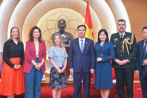 Phó Chủ nhiệm Ủy ban Quốc phòng, An ninh và Đối ngoại Đỗ Quang Thành tiếp Thứ trưởng Bộ Quốc phòng Canada