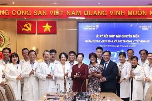 Nâng cao hiệu quả điều trị, chăm sóc sức khỏe cho CBCS và người dân