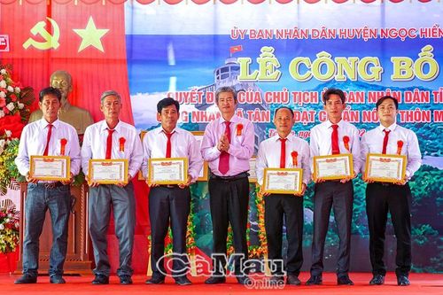 Xã Tân Ân đón bằng công nhận đạt chuẩn xã nông thôn mới