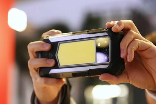 Điện thoại dành cho nhà thám hiểm, pin 'siêu khủng' 33.000mAh