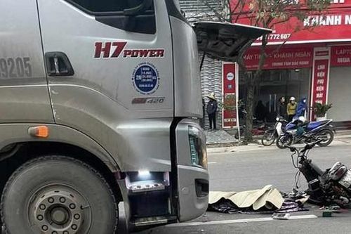 Video va chạm trực diện với xe đầu kéo, 2 nam sinh thương vong