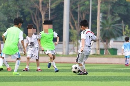 Đang đá bóng, nam sinh ở Hà Nội nhập viện gấp vì tai nạn ở vùng kín