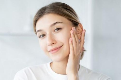 Khắc phục những khuyết điểm nhỏ trên gương mặt, mái tóc bằng dinh dưỡng