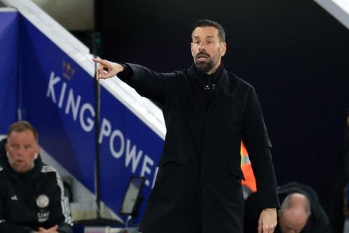 Nistelrooy không cứu nổi Leicester