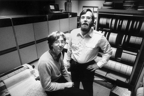 Đằng sau chuyện bỏ học Harvard để theo đuổi Microsoft của Bill Gates