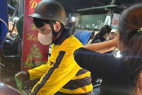 Cháu bé 4 tuổi đi lạc đoàn tụ gia đình nhờ tài xế xe công nghệ