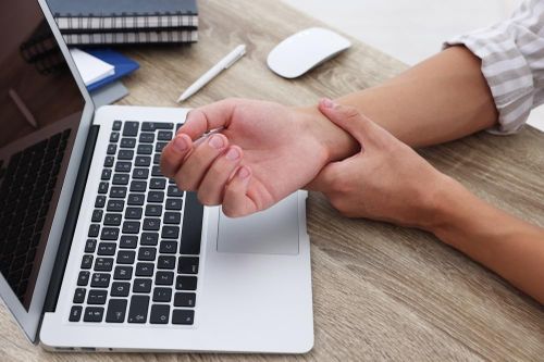Triệu chứng và cách điều trị hội chứng ống cổ tay