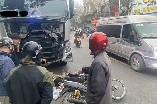 Nghệ An: 5 người thương vong sau vụ tai nạn giao thông