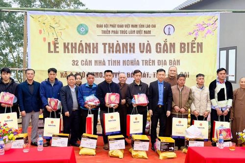 Trao tặng 32 căn nhà tình nghĩa trên địa bàn xã A Mú Sung, Lào Cai