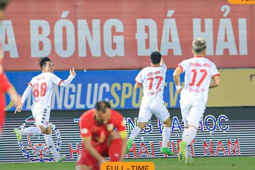'Hiện tượng' V-League thua trận đầu tiên mùa này bởi siêu phẩm sút xa, không thể tiếp tục lập kỷ lục mới