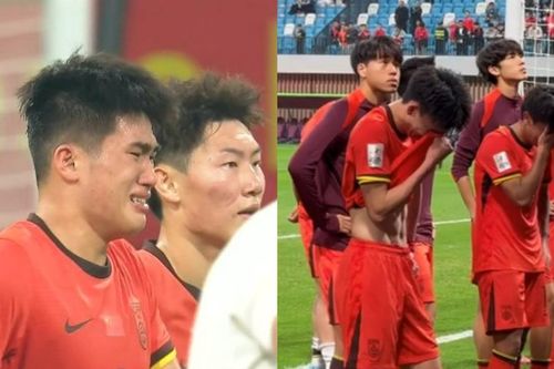 Cầu thủ Trung Quốc khóc nức nở khi vuột vé dự World Cup, tiền đạo 18 tuổi tranh 11m rồi đá hỏng