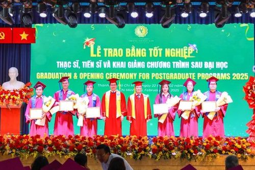 Trao bằng tiến sĩ, thạc sĩ cho hơn 220 nghiên cứu sinh, học viên