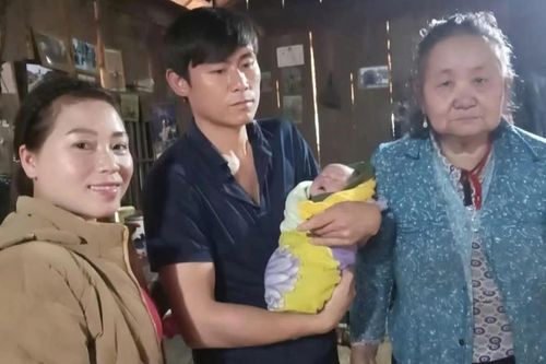 Chuyện đẹp quanh ta: Bốn cô giáo mầm non đỡ đẻ bên đường