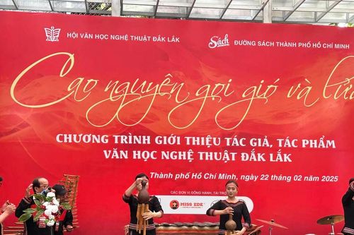 Mang gió và lửa cao nguyên về Đường sách TPHCM