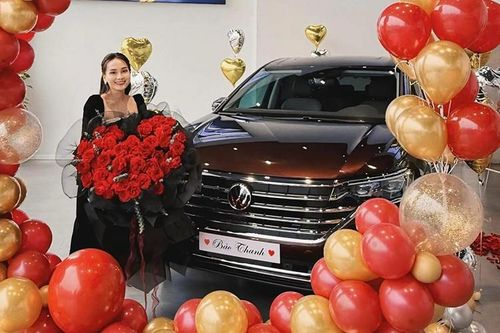 Bảo Thanh 'về nhà đi con' tậu Volkswagen Viloran hơn 2 tỷ đồng