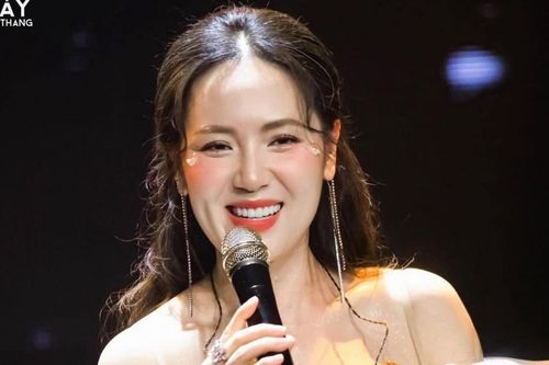 Ca sĩ Phương Linh thần thái cuốn hút trên sân khấu
