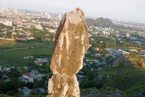 Cận cảnh Hòn Vọng Phu bị sét đánh được đề xuất gia cố 17 tỷ đồng