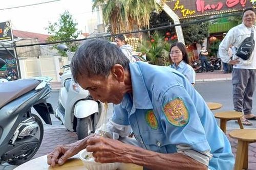 Tiệm mì 1.000 đồng cho người nghèo giữa lòng TP. Cà Mau