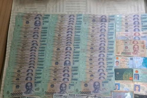 Khách bỏ quên túi xách chứa nhiều USD và giấy tờ quan trọng trên tàu