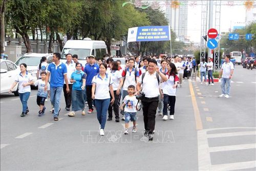 Đi bộ 'hướng về bệnh nhân nghèo'