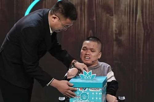 Vượt lên nghịch cảnh: Câu chuyện truyền cảm hứng của người đàn ông bại não