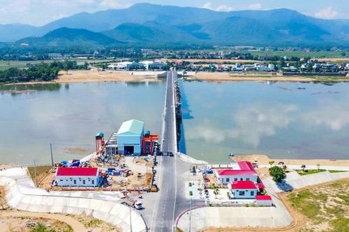 Bình Định: Nhà máy thủy điện hạ lưu đập dâng Phú Phong vận hành thương mại