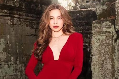 Hồ Ngọc Hà mất điểm khi catwalk cùng hai mỹ nhân hàng đầu châu Á
