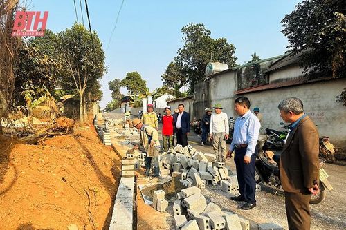Những bí thư chi bộ 'đi từng ngõ, gõ từng nhà' vận động Nhân dân hiến đất làm đường
