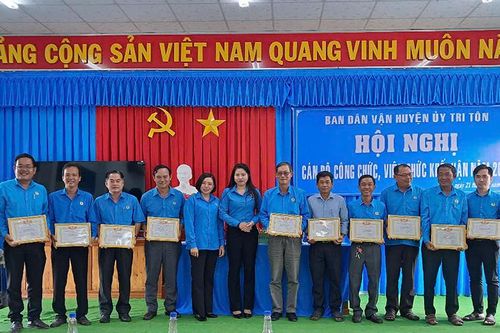 Công đoàn cơ sở Khối vận Tri Tôn tổ chức hội nghị cán bộ công chức 2025