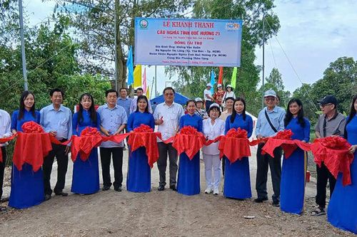Khánh thành cầu nghĩa tình quê hương