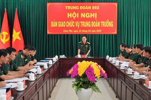 Bàn giao chức vụ Trung đoàn trưởng Trung đoàn 892