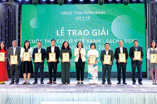 Thi đua làm theo lời Bác để thực hiện tốt hơn nhiệm vụ chăm sóc, bảo vệ và nâng cao sức khỏe Nhân dân