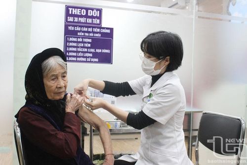 Gia tăng nhu cầu tiêm vắc-xin phòng cúm: Nhiều cơ sở 'cháy' hàng