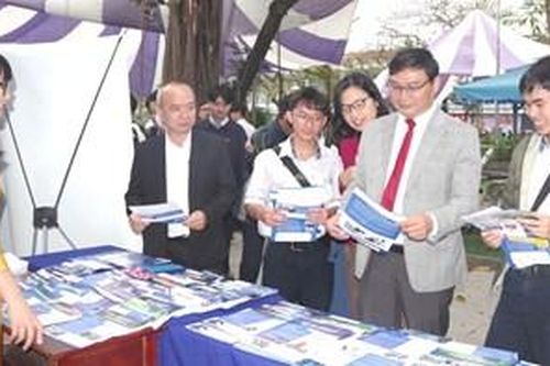 Tư vấn hướng nghiệp cho học sinh lớp 12