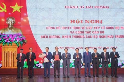 Hải Phòng: Công bố các quyết định về sắp xếp tổ chức bộ máy và bổ nhiệm cán bộ