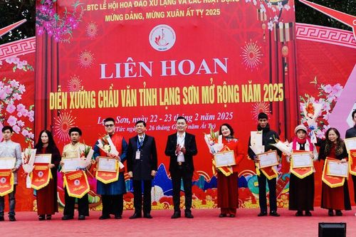 Liên hoan diễn xướng Chầu văn Lạng Sơn 2025: Hòa âm di sản trong không gian tâm linh