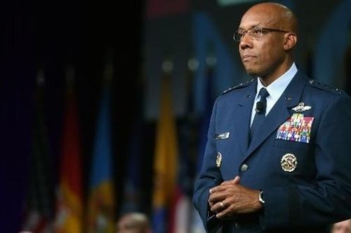 Ông Trump bất ngờ sa thải Chủ tịch Hội đồng Tham mưu trưởng liên quân Mỹ