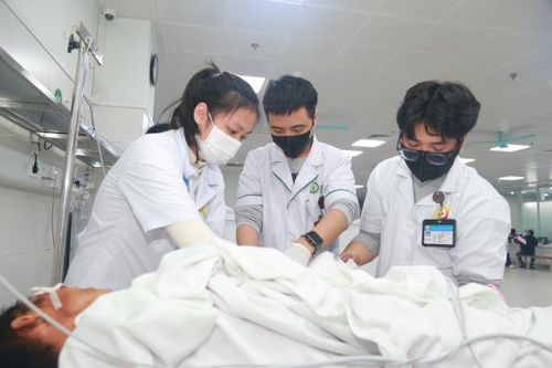 Hội chẩn từ xa tìm phương án cứu bệnh nhân trong vụ TNGT nghiêm trọng ở Sơn La