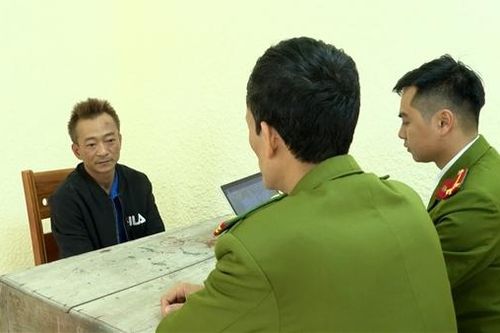 Tạm giữ hình sự lái xe ô tô đâm xe máy kéo dài 10km ở Vĩnh Phúc